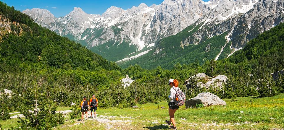 Randonnée dans les Alpes albanaises de Valbona à Theth en passant par le Lac de Koman et l'œil bleu en gites et guesthouses