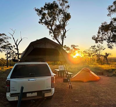 Aventure hors sentiers battus, avec location de 4x4 équipé d'une tente de toit sur la route mythique d’Australie, l’Explorers Way