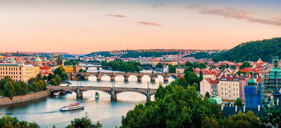 Cyclotourisme en Europe, avec une aventure bohème de Prague à Vienne en passant par la sauvage Greenway et la célèbre EuroVelo 6