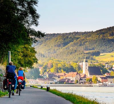 Pédalez sur l'EuroVelo 6 et traversez 3 des plus beaux pays d'Europe centrale : l'Autriche, la Slovaquie et La Hongrie.