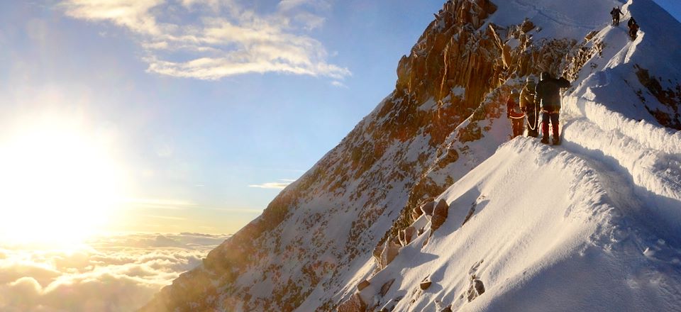 Découverte sportive du désert d'Atacama au lac Titicaca, dont les sommets des Licancabur (5920 m) & Huyana Potosi (6088 m) !