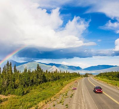 Voyage dans le Yukon en famille au fil de la Klondike Highway : bivouac dans le parc de Tombstone, rafting et randonnée à Kluane