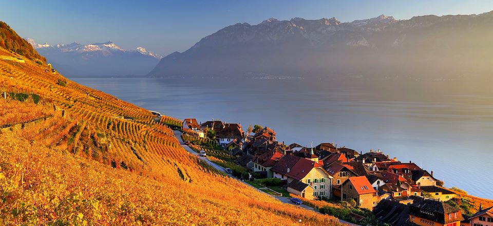 Itinérance en train tout confort aux randonnées aux couleurs flamboyantes de l'automne entre lacs et montagnes