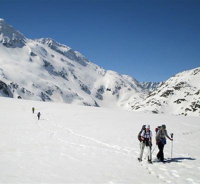 Randonnée à raquette passionnante, dans les merveilleux paysages enneigés de la Suisse