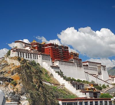 Découverte du Tibet avec ses plus prestigieux sites, Lhassa avec son Potala, Sera, Drepung et les grottes de Drak Yerpa