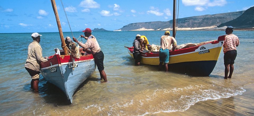 Voyage multiactivité en famille au Cap-Vert : rando dans les vallées volcaniques, paddle, bateau et nage avec les tortues 