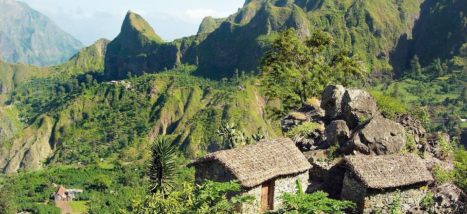 Randonnée au Cap-Vert de São Vicente à Santo Antão entre vallées luxuriantes, montagnes volcaniques, mer et musique capverdienne