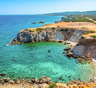 Découverte des côtes chypriotes à vélo avec pour décor les magnifiques villages et paysages du sauvage littoral méditerranéen
