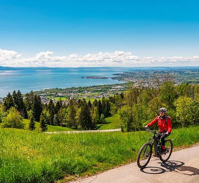 Tour complet du lac de Constance à vélo électrique, sur la piste cyclable de Bodensee-Radweg, avec nuits en hôtels 4 étoiles