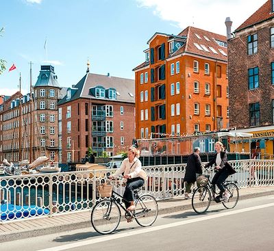 Découverte de Copenhague à vélo avec une immersion dans la capitale danoise et sur la côte baltique par les pistes cyclables.