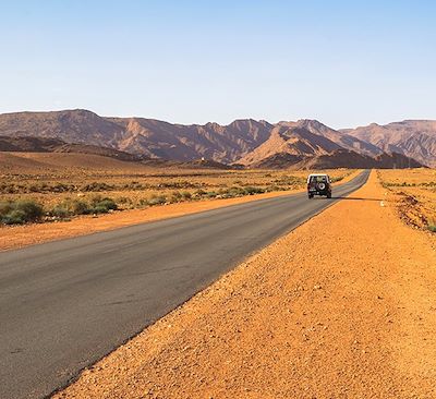 La route Transsaharienne d'Alger à Tamanrasset, une aventure à travers le Sahara sur les traces des explorateurs du 19ème siècle