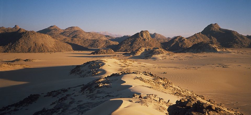 Randonnée dans le massif de la Tefedest du Tassili Hoggar avec assistance par 4x4