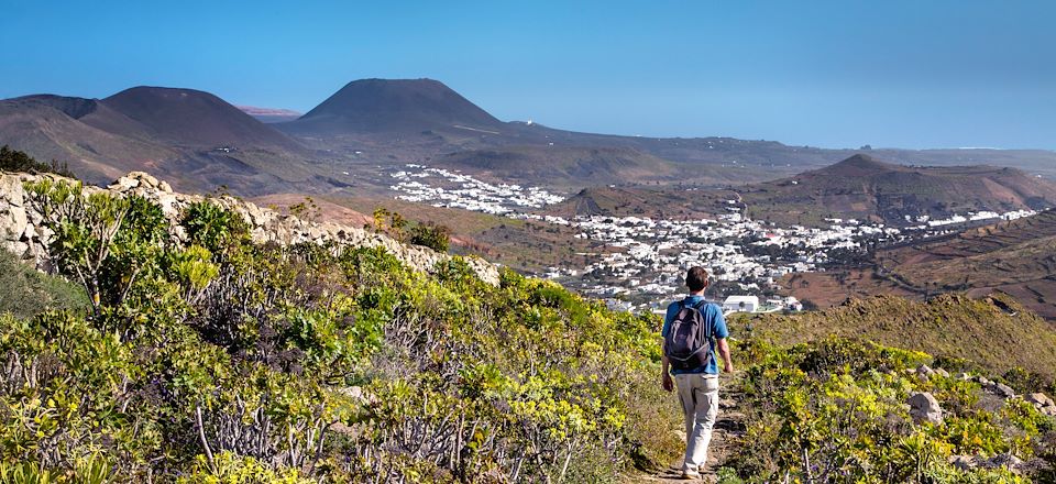 Semaine de rando à Lanzarote : douceur climatique, découvertes culturelles et balades faciles à l'est de l'archipel Canarien.