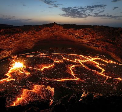 Expédition sur Erta Alé un des derniers volcans en activité d'Afrique, isolé au coeur du désert de Danakil