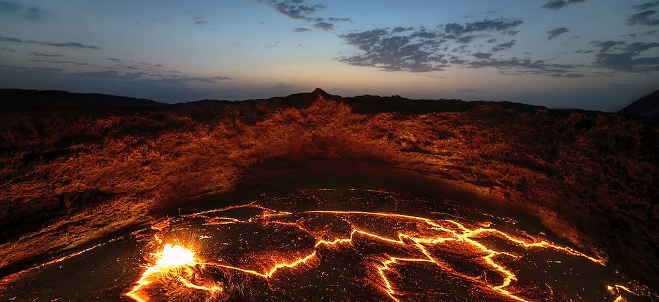 Expédition sur Erta Alé un des derniers volcans en activité d'Afrique, isolé au coeur du désert de Danakil