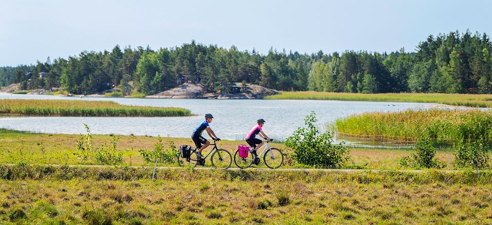 Aventure en Finlande avec une découverte de l'archipel de Turku à vélo, un voyage itinérant d'île en île pour un trip 100% nature.