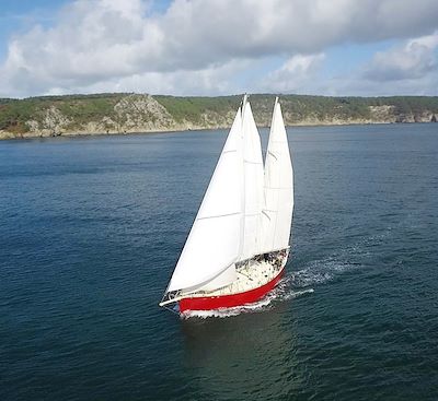 Croisière bretonne dans le parc naturel marin d’Iroise à bord de Bilbo, un sacré voilier d'expédition !