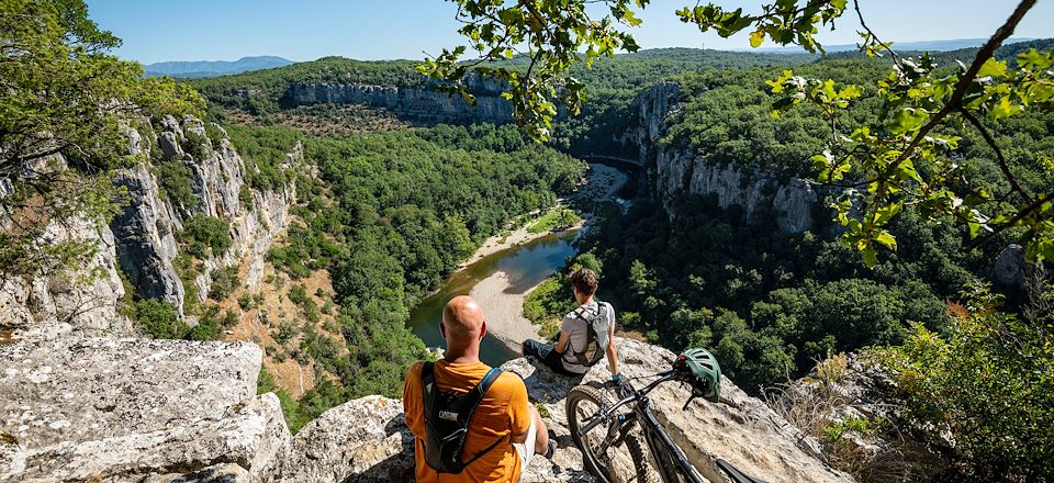 Randonnée et VTT en Ardèche, mais aussi  kayak pour se dépasser dans un coin de paradis, un cocktail tonique et estival !