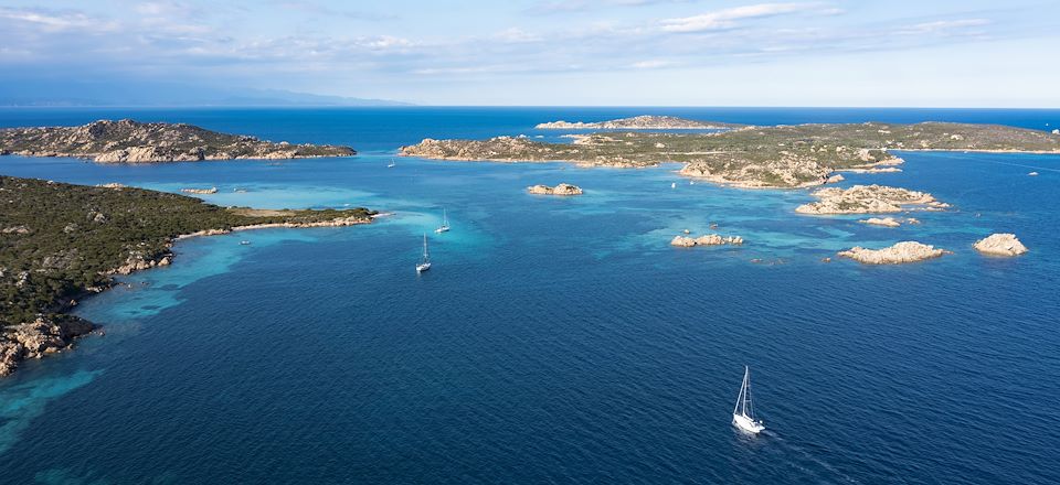 Croisière à bord d'un voilier monocoque dans les plus belles criques de Corse et de Sardaigne, baignade, confort et déconnexion !