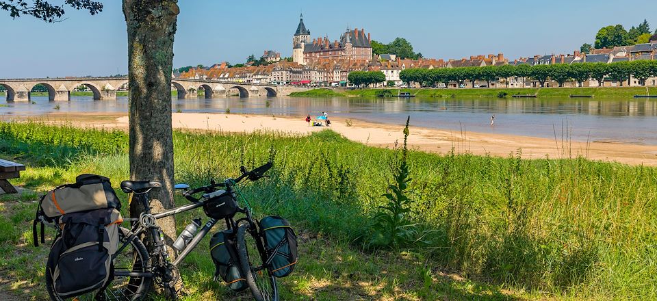 Voie verte du point zéro de La Loire à vélo jusqu'à Orléans, en passant par les vignobles sancerrois et le célèbre Bec d'Allier.