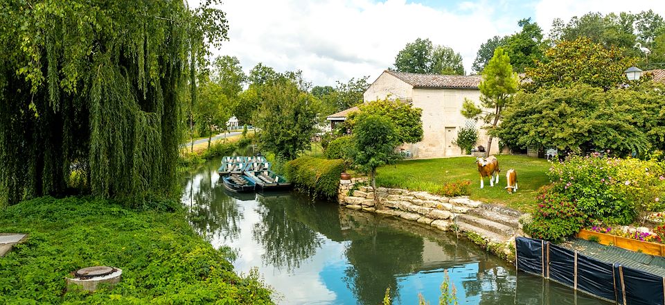 La Vélo Francette de Niort à La Rochelle,  une échappée bucolique à la découverte du Parc naturel régional du Marais poitevin.