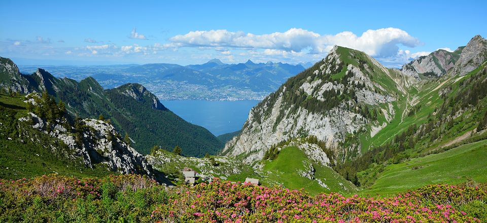 Un séjour randonnée en étoile en hôtel** sur les hauteurs du plus grand lac d'Europe pour une relaxation complète!