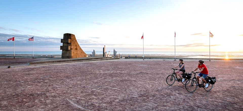 Les plages du débarquement à vélo de Carentan à Trouville : un itinéraire au gré des côtes normandes et de la Vélomaritime