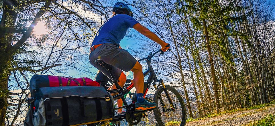 Voyage itinérant à vélo cargo électrique de ferme en ferme en immersion chez les producteurs drômois
