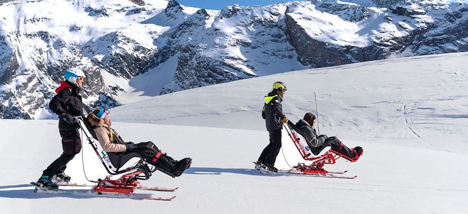 Séjour hiver accessible à la découverte des monts d'Auvergne avec des activités dédiées aux personnes en situation de handicap