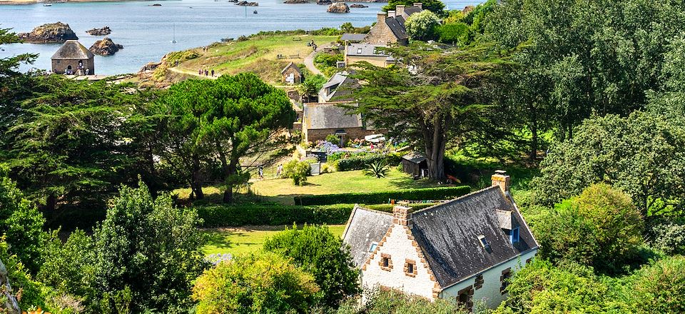 Visiter la Bretagne en train de Paimpol à Roscoff pour découvrir trois sites incontournables