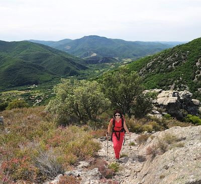 Séjour randonnée et bien-être depuis le village de Lamalou-les-Bains dans le Parc naturel régional du Haut-Languedoc.