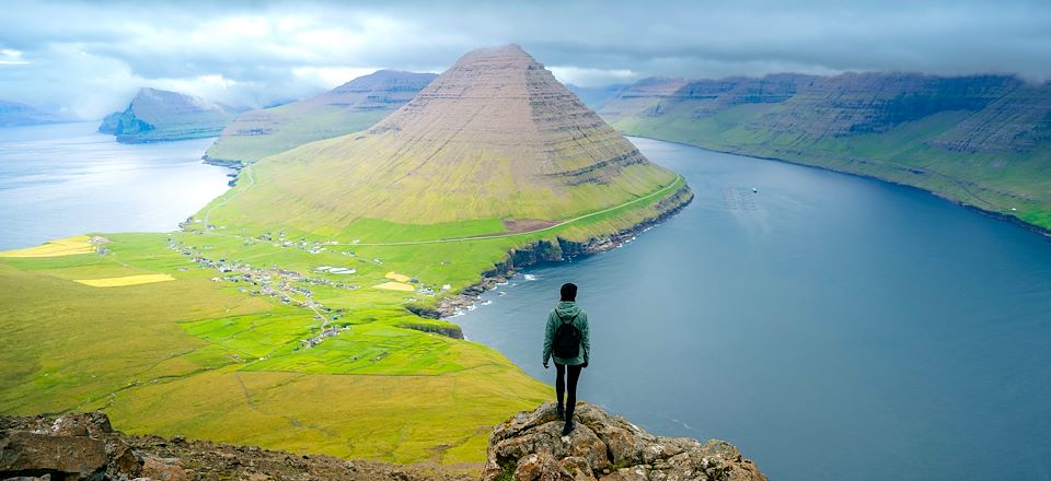 Randonnées toniques et rafraichissantes vers les sommets des Féroé avec de splendides panoramas à la clé.