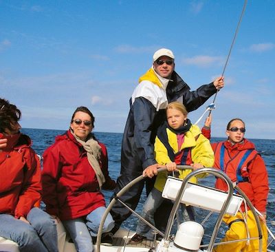 Une aventure authentique et familiale à bord d’un voilier, entre Jersey et Guernesey  