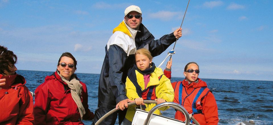 Une aventure authentique et familiale à bord d’un voilier, entre Jersey et Guernesey  