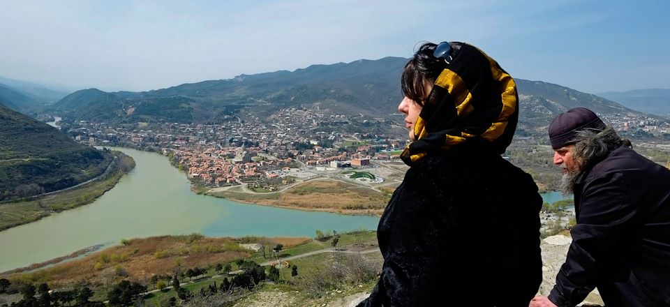 Voyage au cœur du plus beau pays du Caucase pour y découvrir ses richesses culturelles et naturelles.