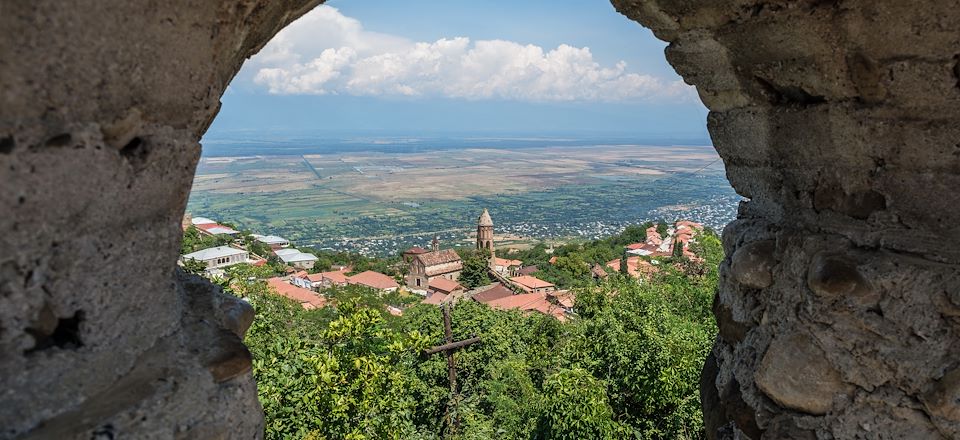 Du Nord au Sud, d’Est en Ouest, partez découvrir les essentiels culturels et naturels de la Géorgie.