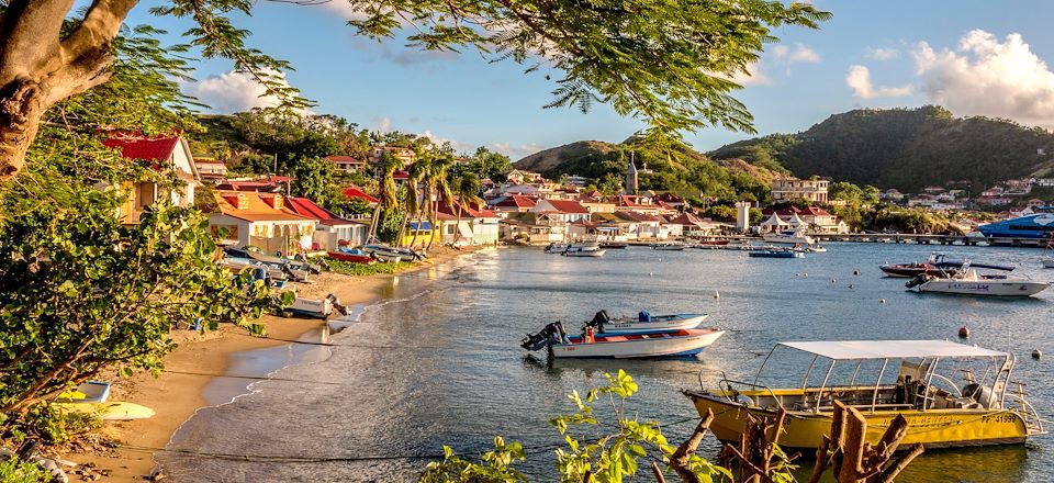 Circuit Guadeloupe & Les Saintes : roadtrip entre volcan actif, plages secrètes et découverte des Saintes en scooter électrique ! 