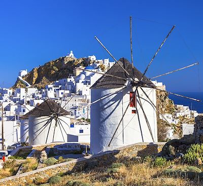 Voyage à Sifnos et Serifos : découverte de deux petits paradis insulaires restés sauvages et authentiques.