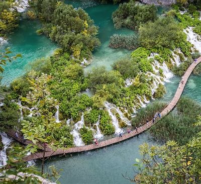 Une approche entre mer et lacs, montagne et canyons des plus beaux parcs nationaux de la partie centrale de la Croatie !