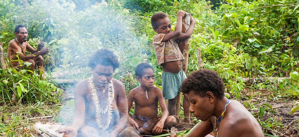 Aventure en Papoua Barat, en immersion dans les villages Korowaï, perchés sur la cime des arbres 