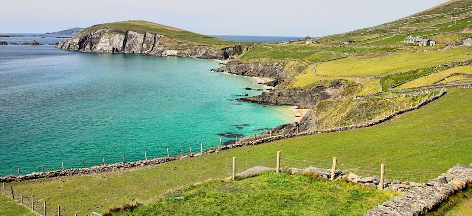 Du Connemara au Sud sauvage, un road trip en Irlande au rythme des falaises, villages colorés et paysages celtiques.