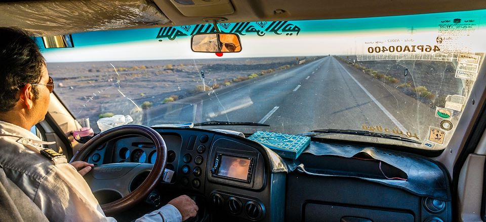 En bus et en train, parcourez les classiques du pays : Téhéran, Yazd, Shiraz et Persépolis