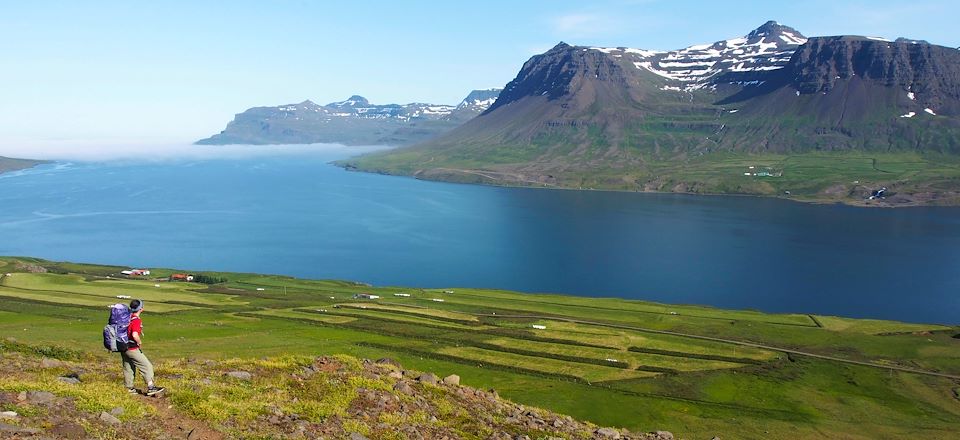 Randonnée au pays des elfes au cœur de somptueux paysages, de majestueux fjords et pittoresques villages de pêcheurs.