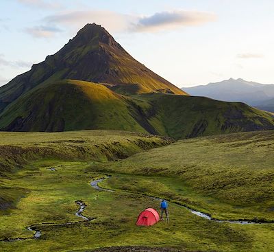 Trek du Laugavegur en Islande, nuits sous tente ou en refuge, de Landmannalaugar à Thorsmörk en passant par le lac d’Álftavatn