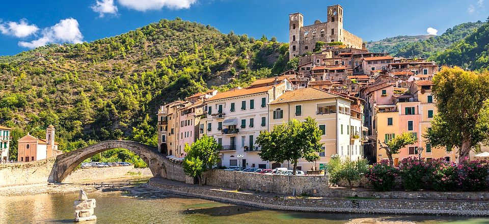 Autotour en van aménagé en Ligurie, de la Riviera ensoleillée aux vallées cachées de l’arrière-pays, un itinéraire qui décoiffe.