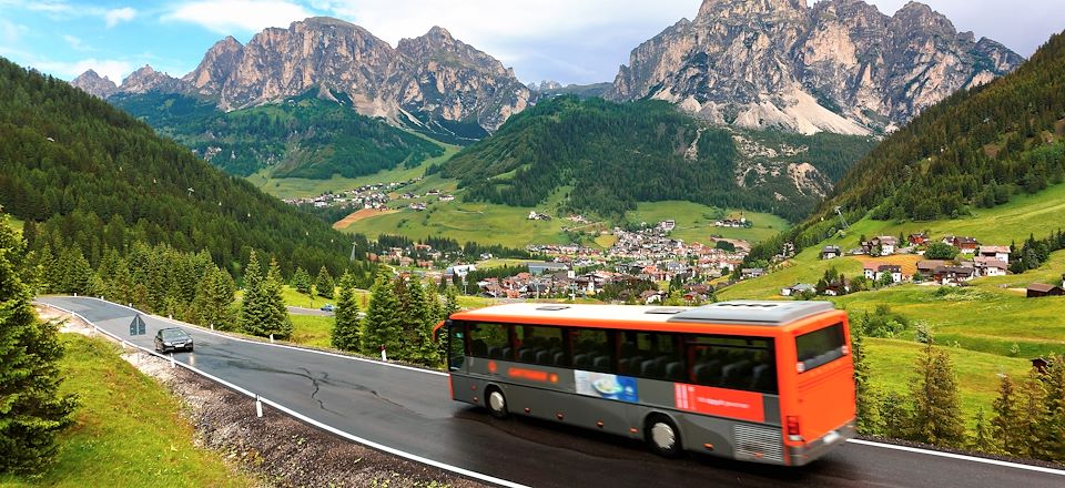 Un itinéraire au cœur des Dolomites, en transports en commun, pour découvrir montagnes, alpages et panoramas préservés.