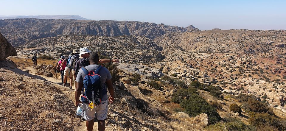 Explorer le mythique sentier du Jordan Trail tout en admirant les incontournables de la Jordanie.