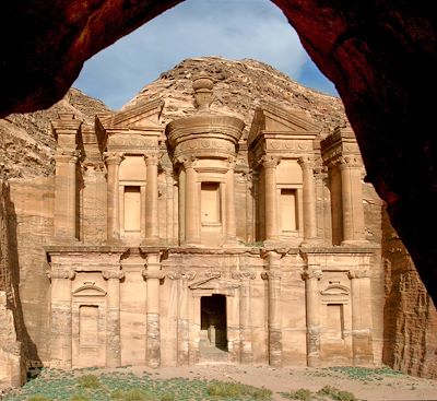 Randonnée au cœur du site nabatéen de Petra et du légendaire désert de Wadi Rum 