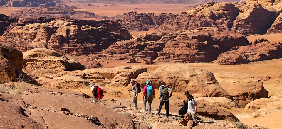 Randonnée au cœur du site nabatéen de Petra et du légendaire désert de Wadi Rum 