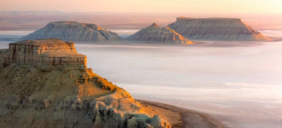 Circuit avec chauffeur privatif et nuits sous tente au cœur des plus beaux paysages du Mangystau: déserts, canyons, plateaux 